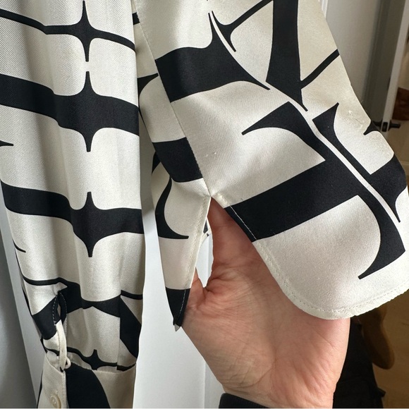 Vintage Valentino! Logomania black and white Blouse with detached tie/scarf - Picture 5 of 12